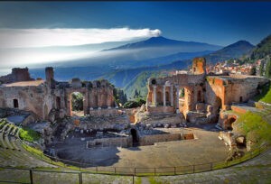 Het Griekse theater van Taormina - reis Griekenland ‘In het kielzog van Odysseus’